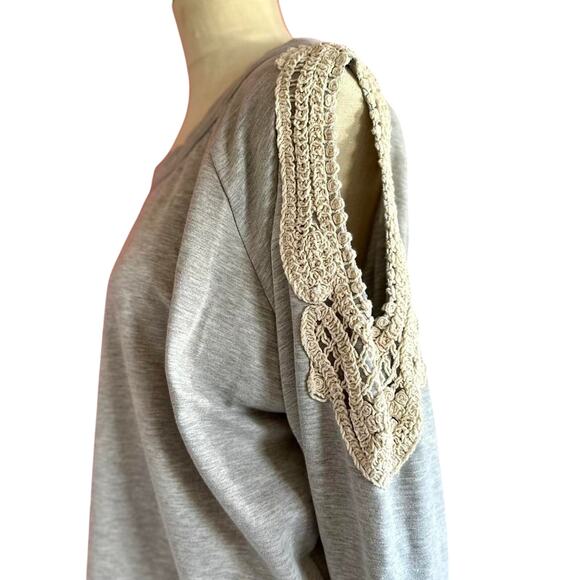 Womens Sweater Size Medium Cut Out Shoulder Lace Detail Casual Indie Travel - Picture 5 of 8